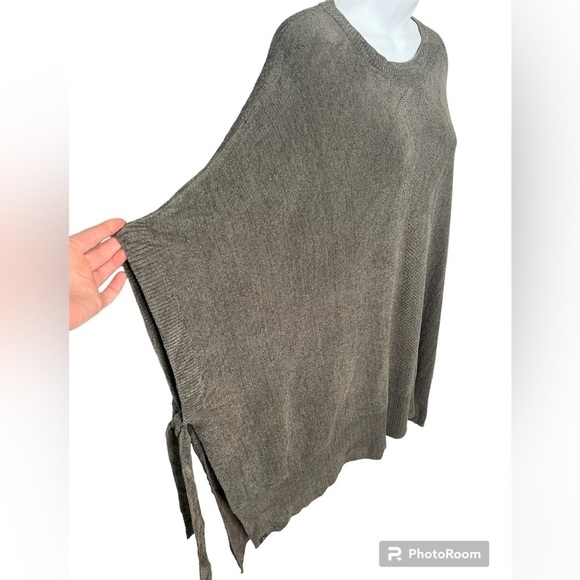 NWT Barefoot Dreams hi-low side-tie grey poncho Olive Branch size small medium - Picture 8 of 10